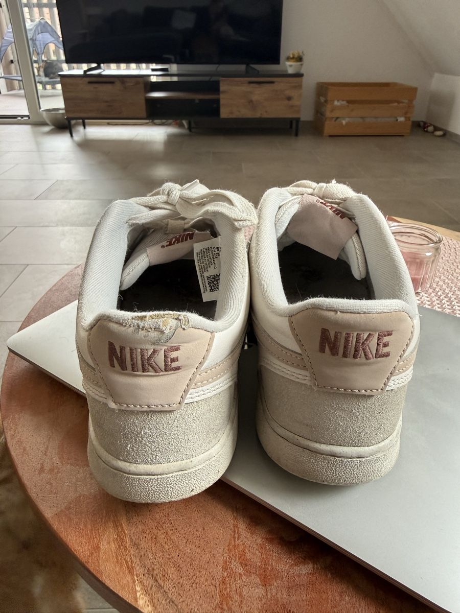 Nike Chaussures femmes: Nike Schuhe beige Grösse 40 – D'occasion à Hüttwilen par sar_8gj7 2