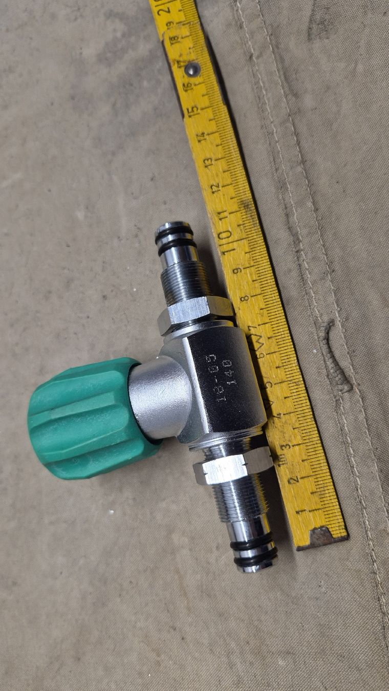 Bombole da sub: Tauchflaschen Absperrbrücke schmal – Usato da Kriens venduto da Diver741 1