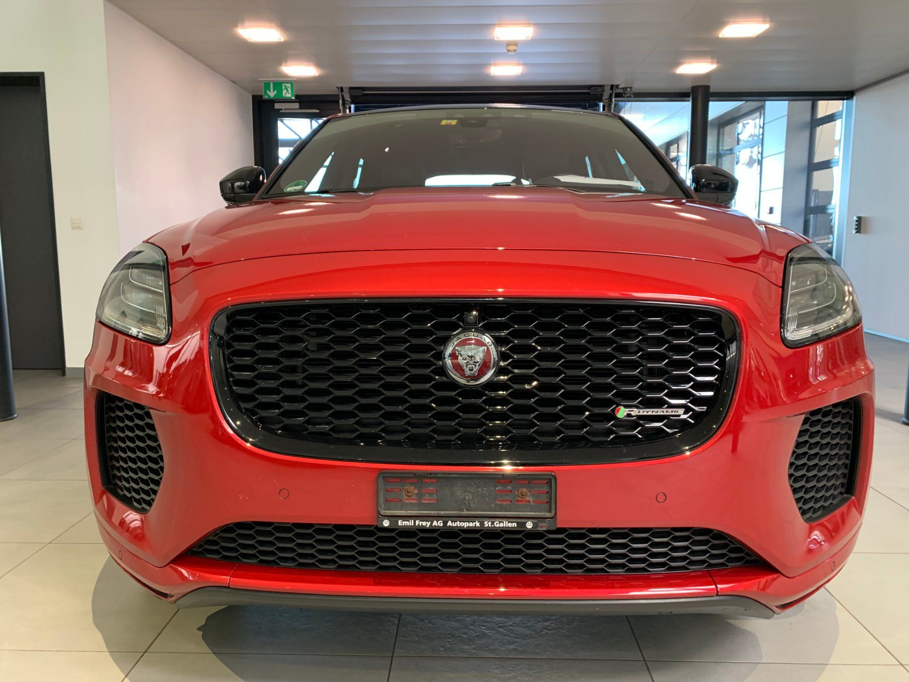 Jaguar Autos: Jaguar E-Pace P300 R-Dyn. S AWD – Gebraucht aus St. Gallen von  8