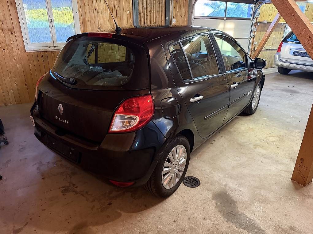 Automobili: Renault Clio technisch in gutem zustand  – Usato da Wil SG venduto da bmwnr1 1