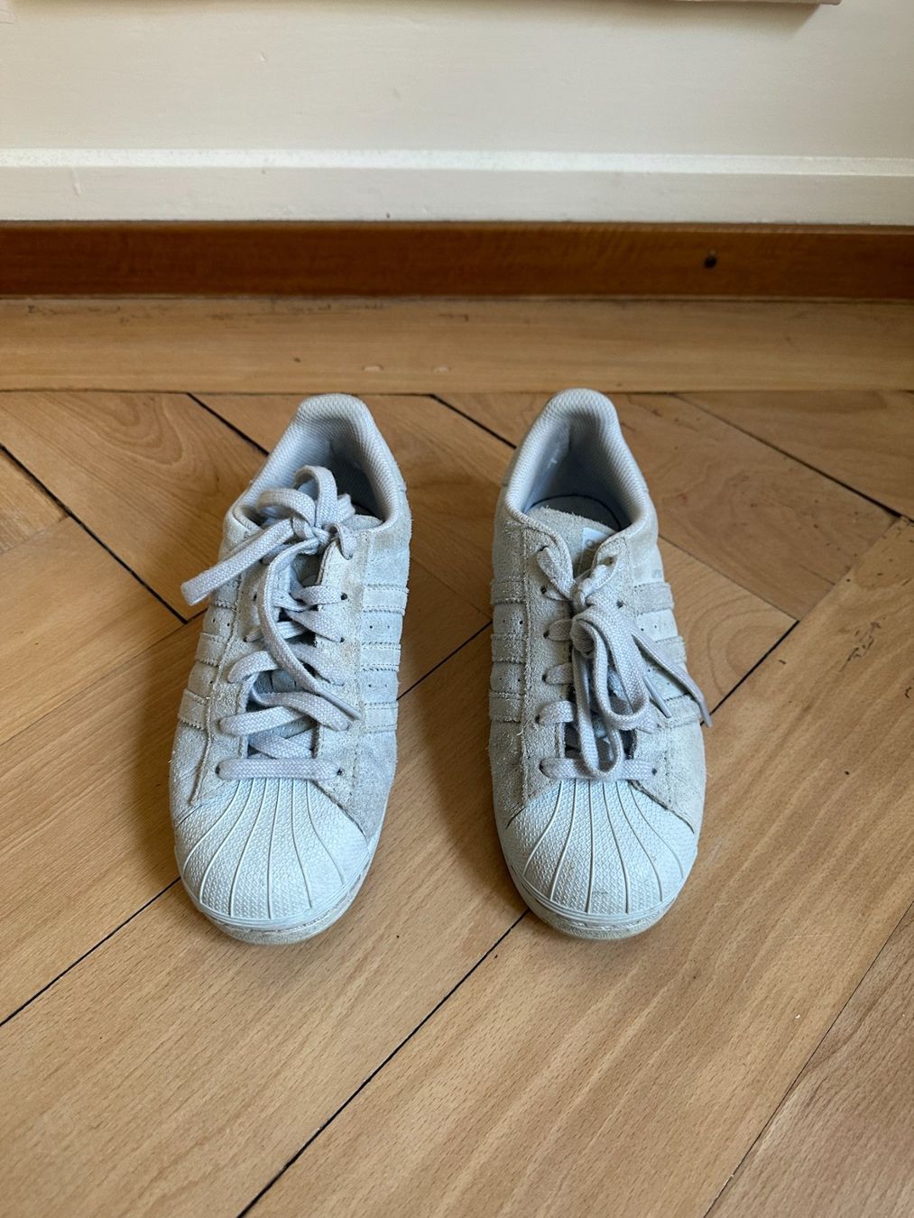 Adidas Chaussures femmes: ADIDAS Superstar Sneaker hellblau 35.5 – D'occasion à Zürich par Diazaio 1