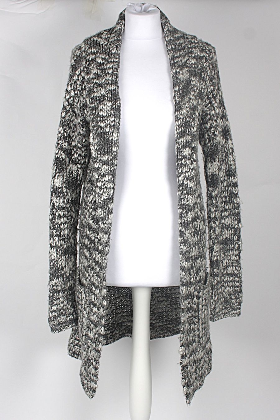 Giacche: YESSICA Strickjacke grau M – Usato da Zollikofen venduto da Restwert_Zollikofen