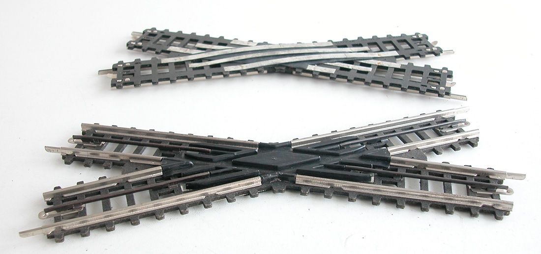 Trix Modelleisenbahnen: Trix 2 Kreuzungen Spur H0 – Gebraucht aus Oberwil BL von Klang 1