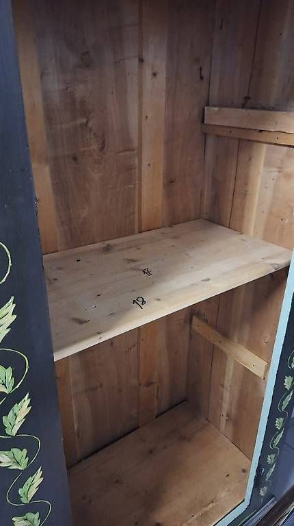 Armadi: Bauerschrank bemalt – Usato da Lostorf venduto da Stonie7 3