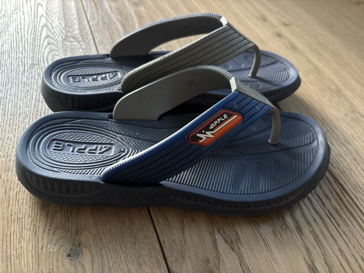 Damenschuhe: Flip Flops Marke Apple Grösse 38/   Euro5  dunkelblau – Gebraucht aus Appenzell von babet01 2