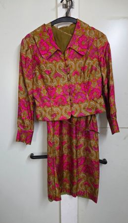 Vintage Kleid mit passender Jacke/Bolero – glänzender Brokat