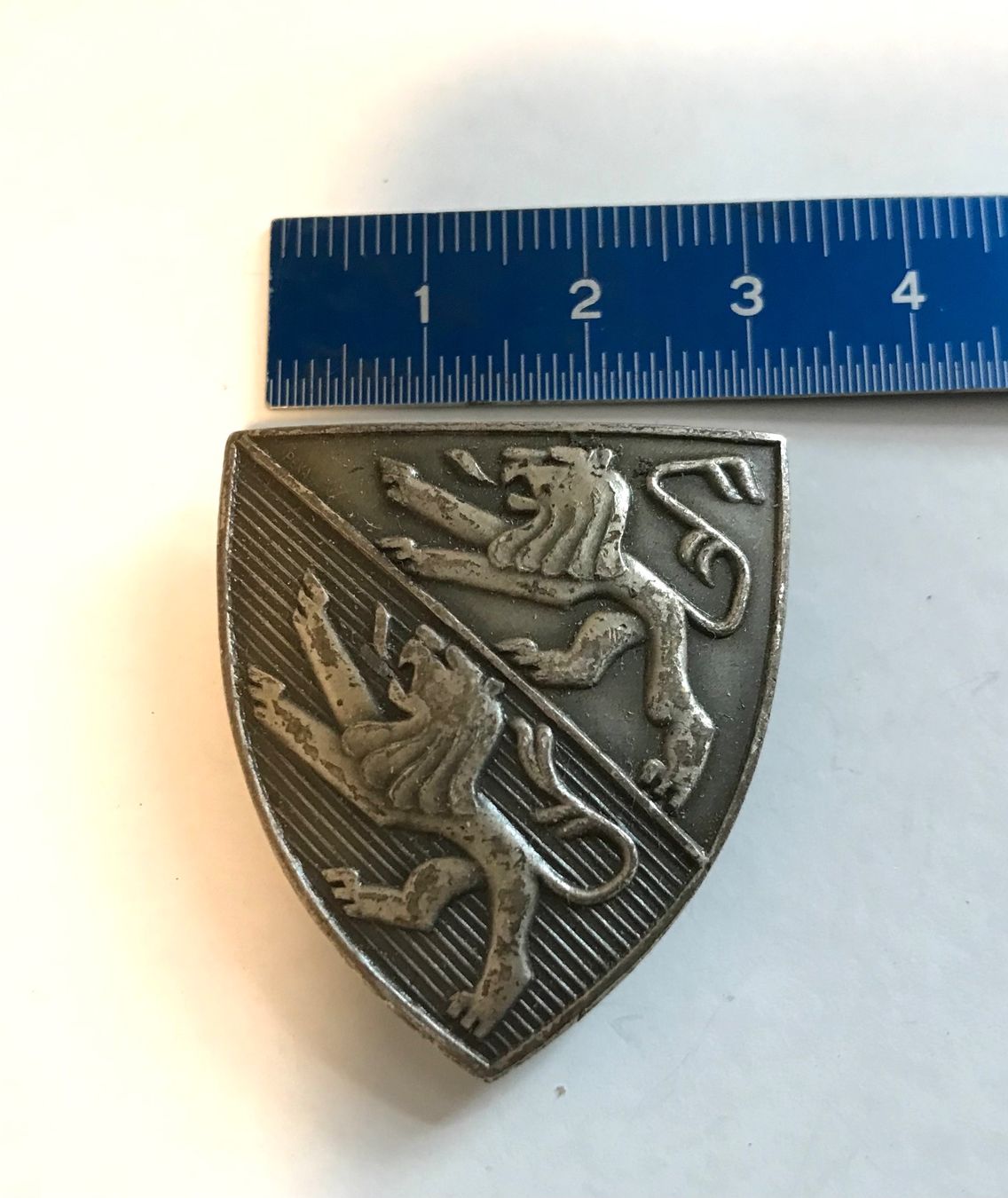 Placchette & Badge: Wappen Embleme Paul Kramer Neuchatel Metall – Usato da Füllinsdorf venduto da unda2