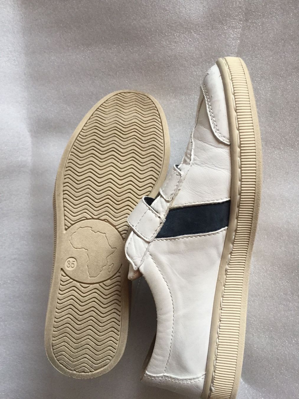 Schuhe für Jungen: Sneaker cuir très souple 35 – Gebraucht aus Geneve von Monthoux13 2