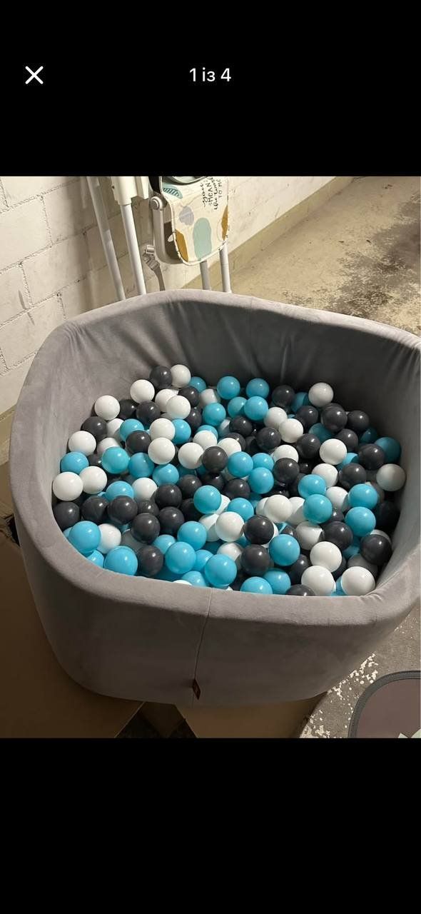 Ikea Jouets: Kinder-Bällebad mit vielen Bällen – D'occasion à Lachen SZ par ser_tm85