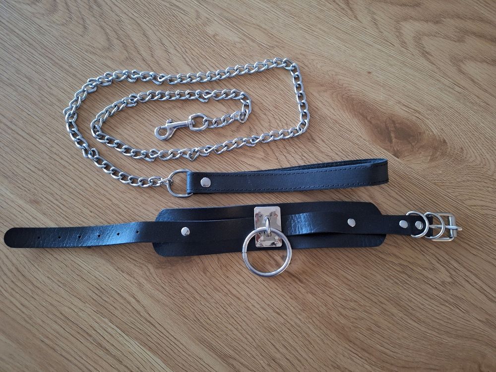 Pffiocix PU-Lederhalsband Mit Glocke - Verstellbar Für Paarspiele