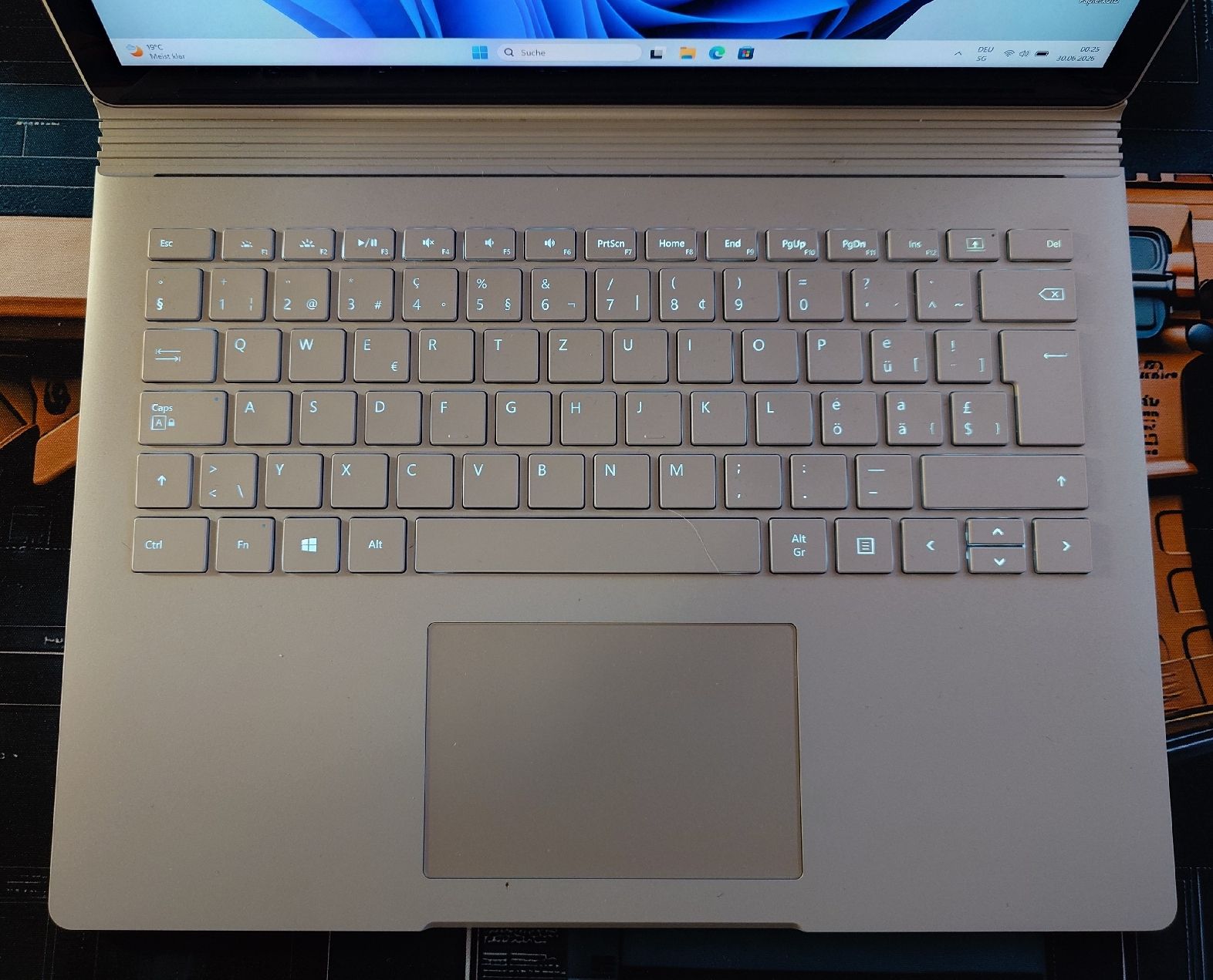 Microsoft Notebook: Microsoft Surface Book | i7 | 8GB | 256GB SSD | Win 11 Pro  – Nuovo (secondo la descrizione) da Ennetmoos venduto da Faders 4