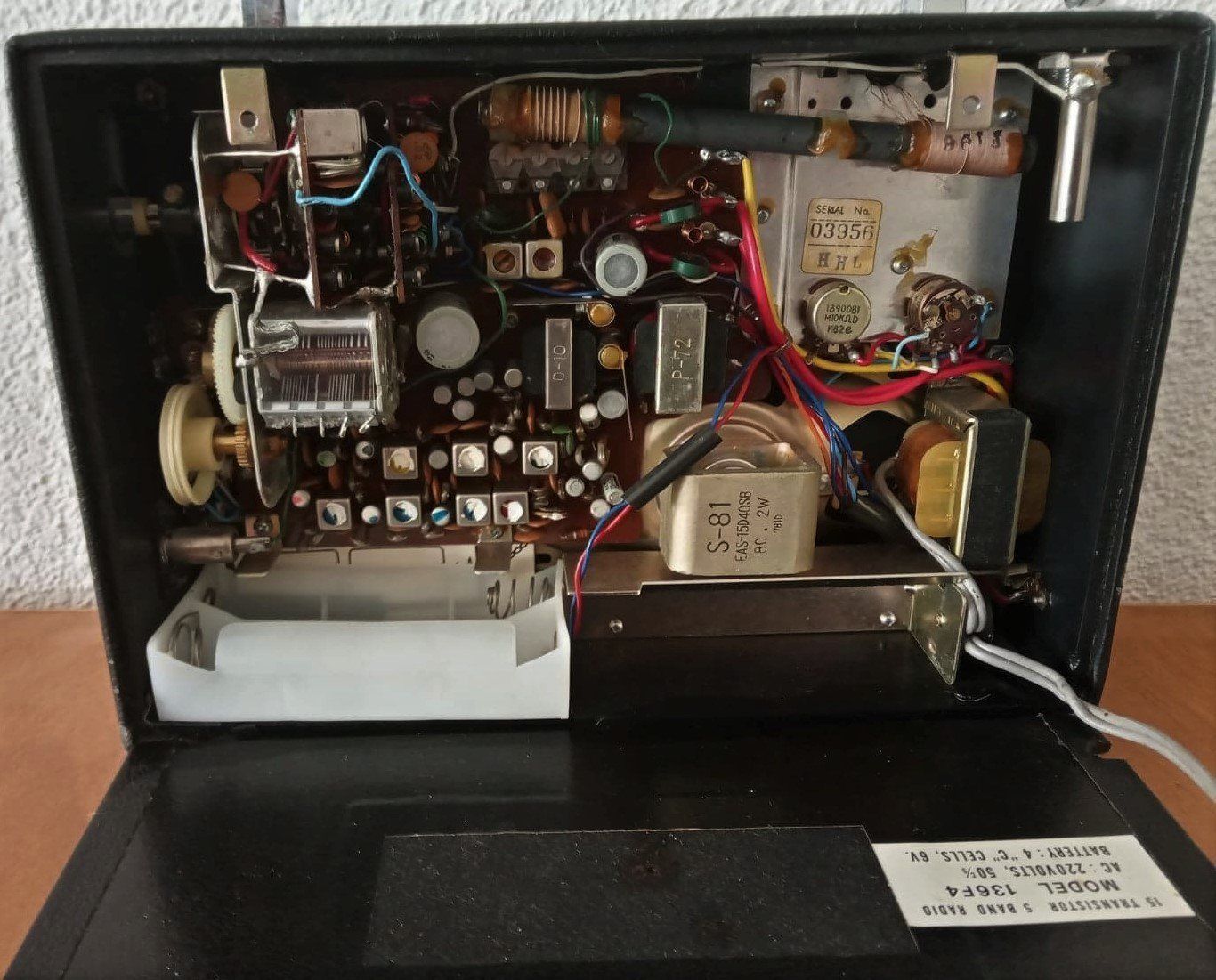 Radio: TELETON - Solid State 15 Transistor FM-AM 5 Band Mod. 136F4 – Usato da Le Locle venduto da PereiraHugo 6
