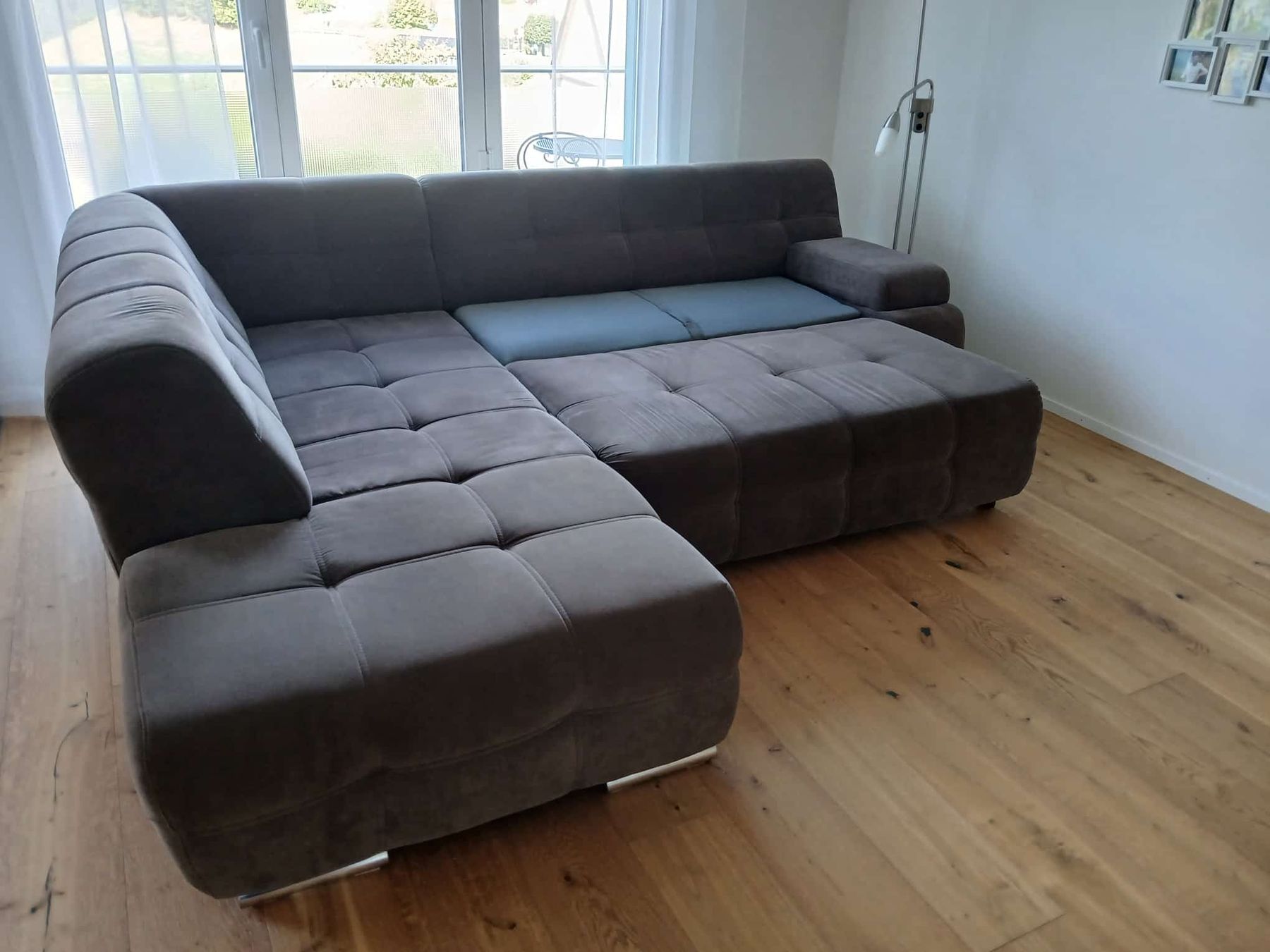 Sofas: Ecksofa Stoff dunkelgrau mit Bettfunktion – D'occasion à Schwellbrunn par jan_h22n 1