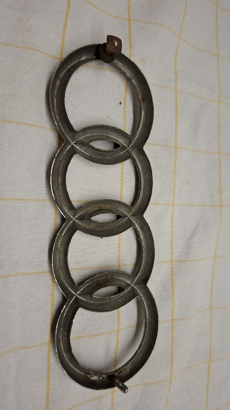 Audi Tutti pezzi di ricambio auto: Audi Emblem für Kühlerhaube... – Usato da Altstätten SG venduto da HG1959 1