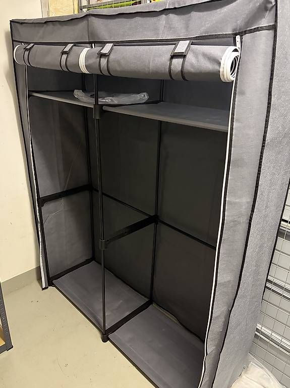 Armadi: Mottenschrank – Usato da Reichenburg venduto da Mirabella81