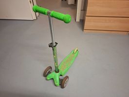 Micro Mini Kinder-Trottinett, grün, gebraucht, mit drei Räde