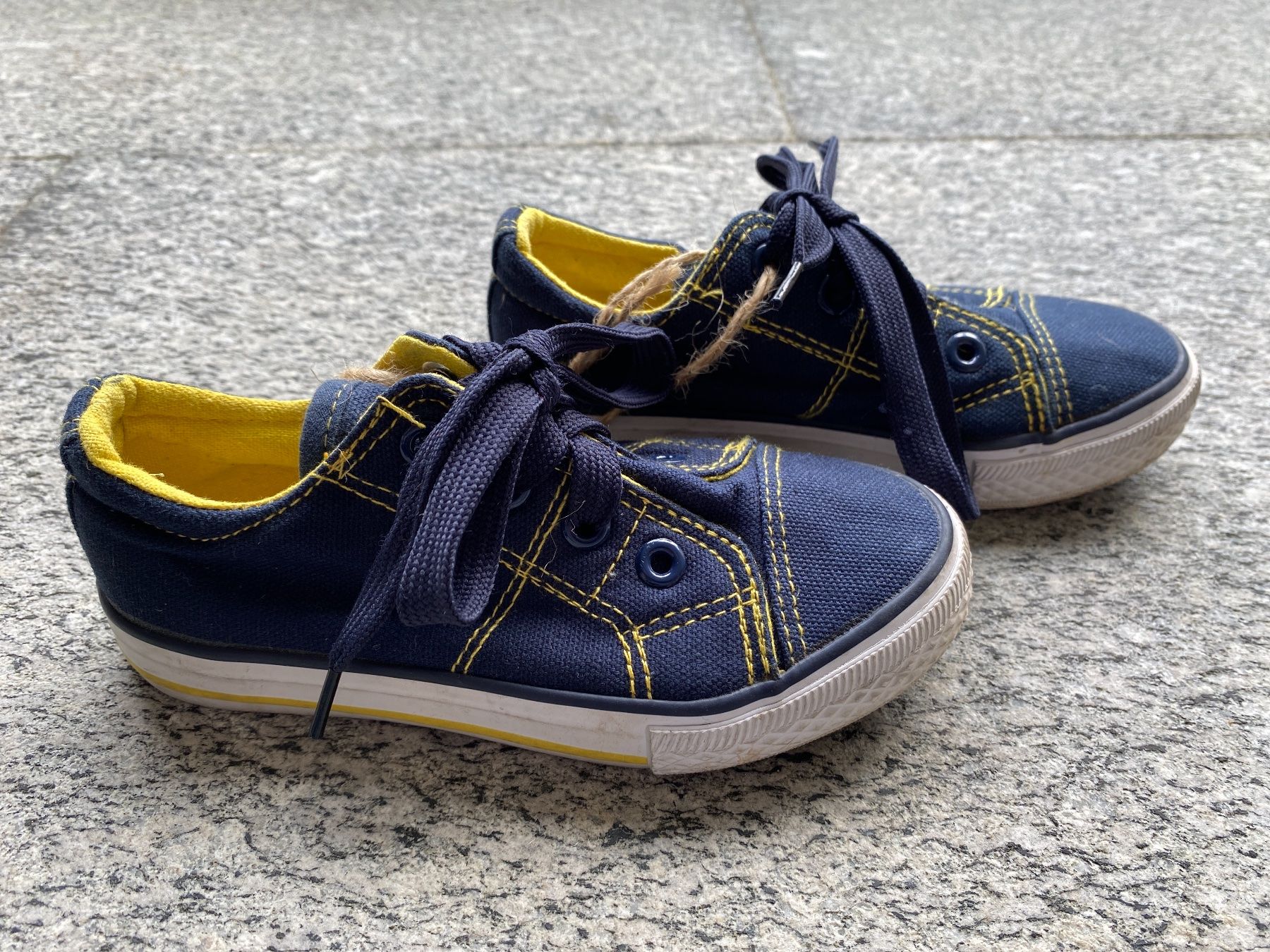 Scarpe per ragazzi: Schuhe Gr 27 – Usato da Hergiswil NW venduto da mar_js5v 1