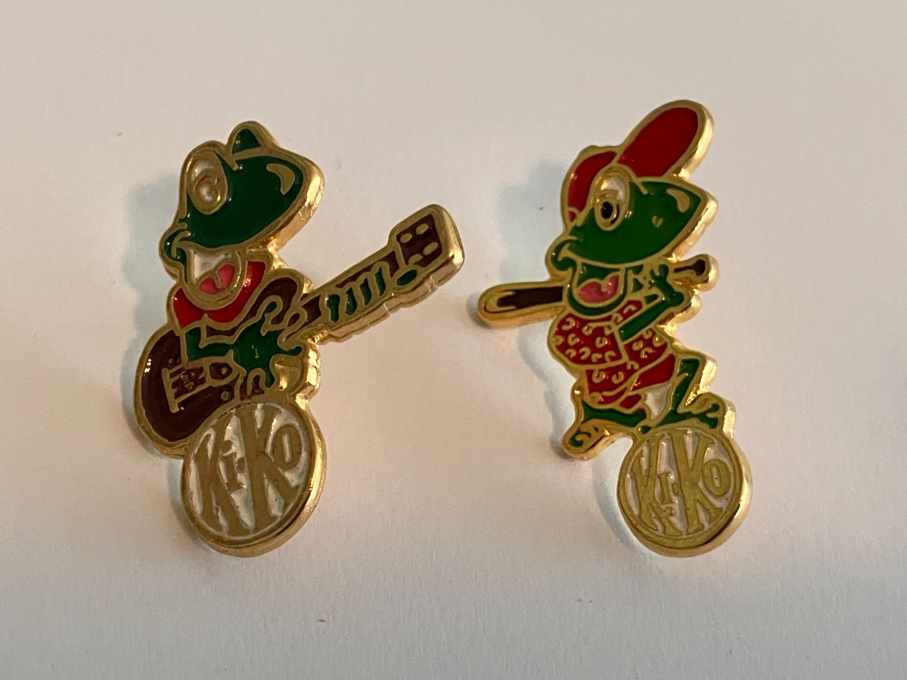 Placchette & Badge: 2 Pin KiKo – Usato da Basel venduto da djwwpp