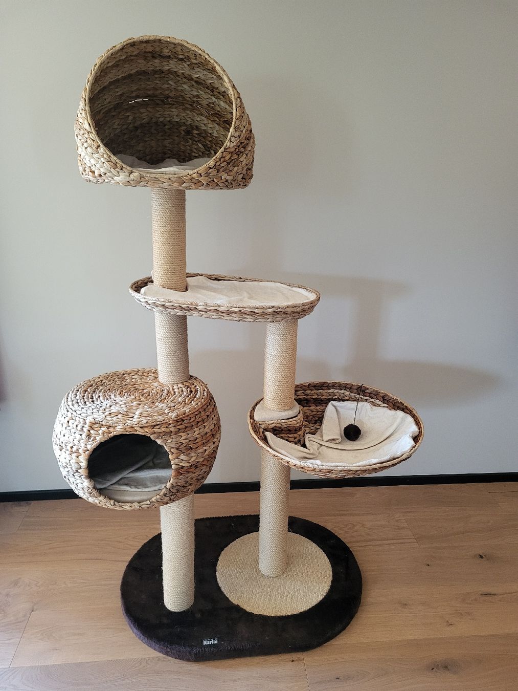 Arbres à chats: Karlie Katzenbaum, Kratzbaum – D'occasion à Gelfingen par Elmuel