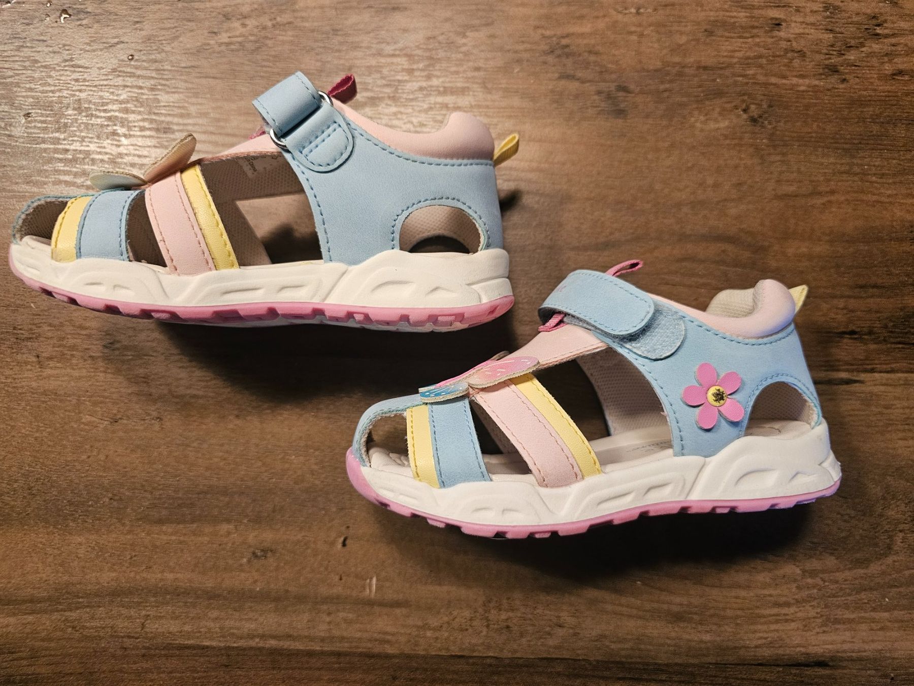 Scarpe per ragazze: Schuhe Sandalen Gr. 22 – Usato da Engi venduto da kat_7zfx 1