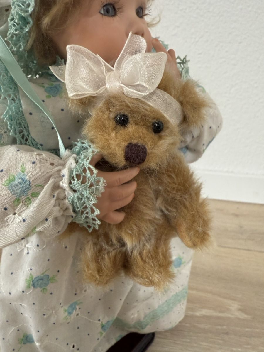 Bambole: Porzellanpuppe mit Teddy 2003, Einzelstück – Usato da Sarmenstorf venduto da Nathaliie_21 5