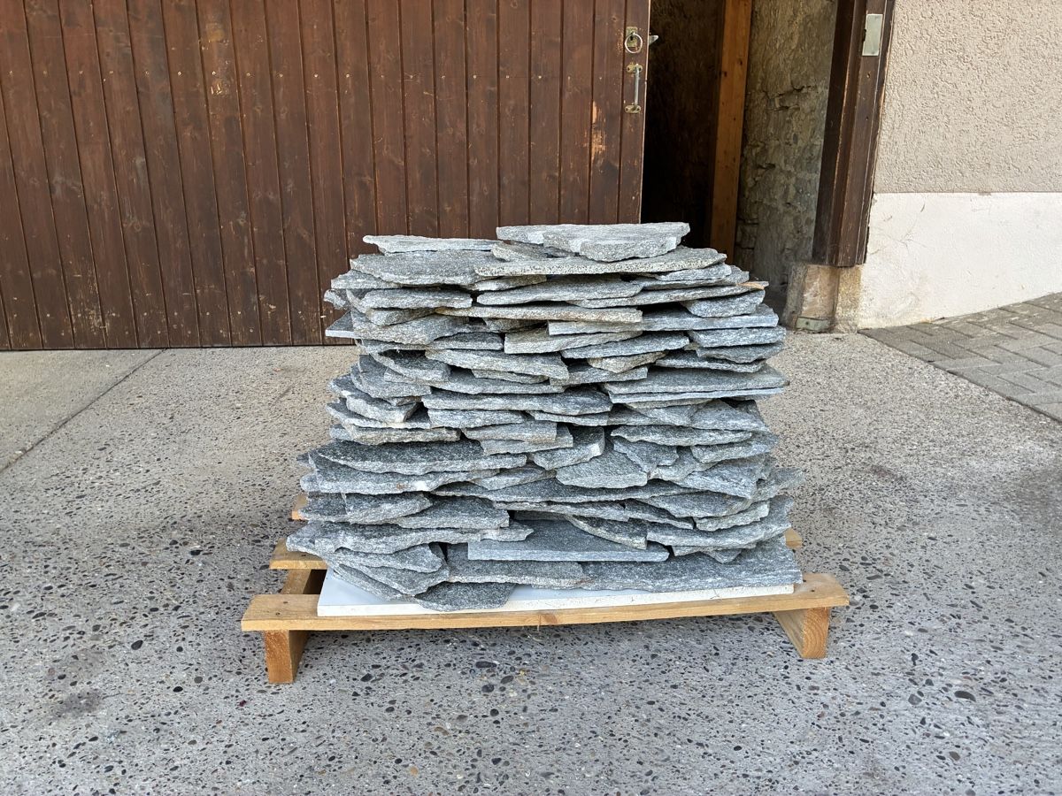 Revêtements de sol: Bodenplatten Naturstein grau ca 5 Paletteware – Neuf (Voir description) à Zeglingen par Brennholz83 1