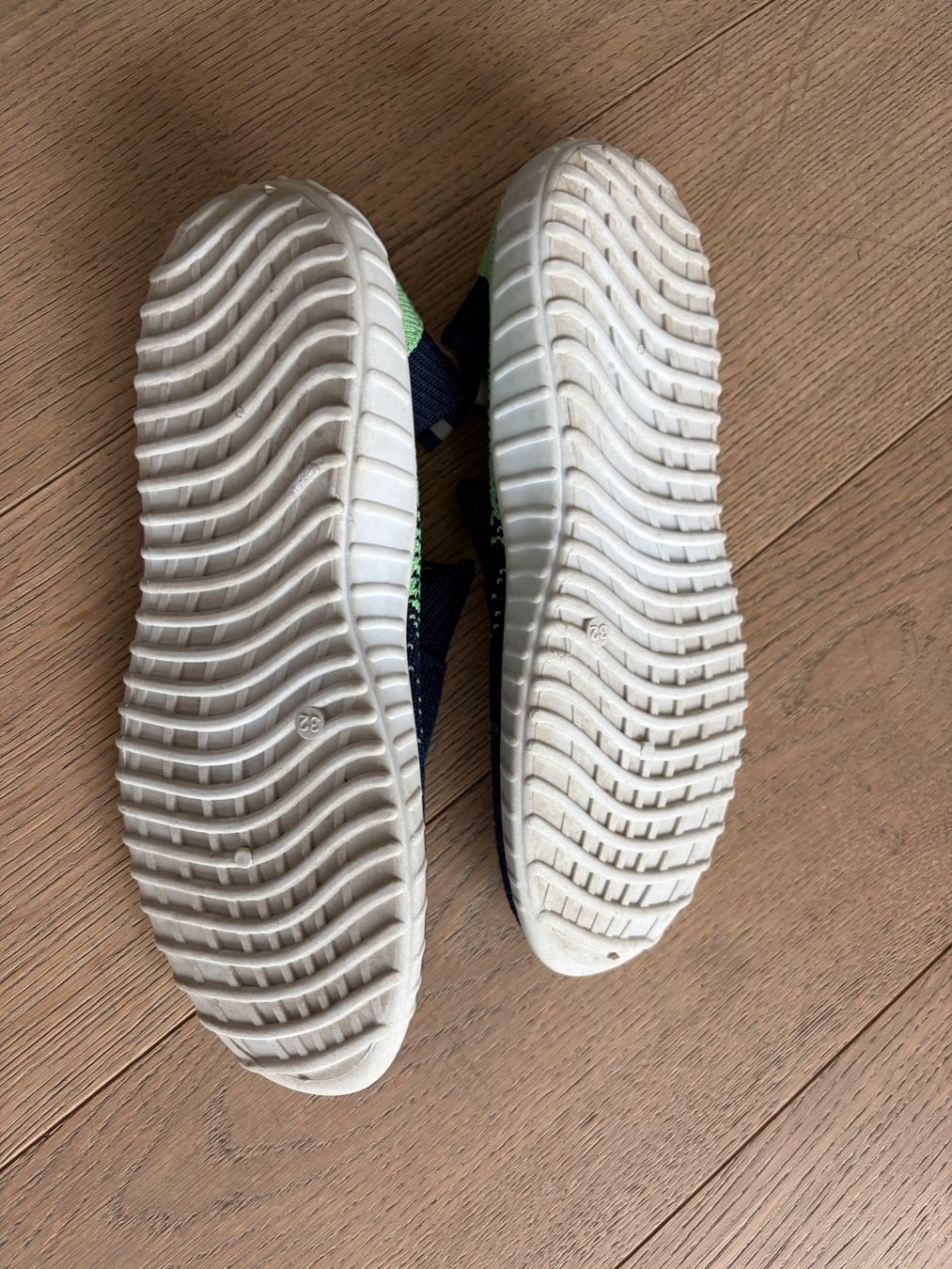 Elefanten Scarpe per ragazzi: Hausschuhe Elefanten gr 32 – Usato da Stallikon venduto da NOH0102 1