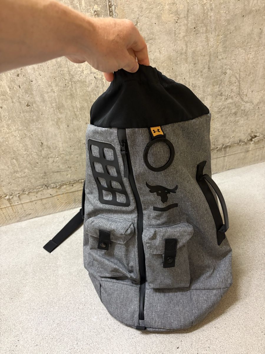 Under Armour Rucksäcke: Under Armour Rucksack Project Rock grau – Gebraucht aus Gebenstorf von Brufittu