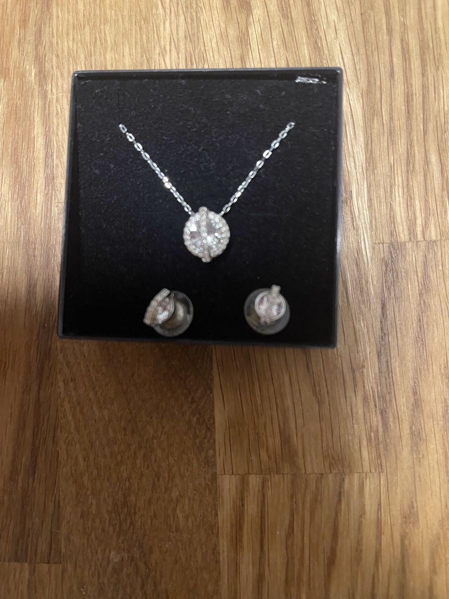 Swarovski Altri gioielli: Schmuck-Set: Halskette und Ohrschmuck – Usato da Kloten venduto da Buki-Sneki