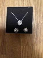 Schmuck-Set: Halskette und Ohrschmuck