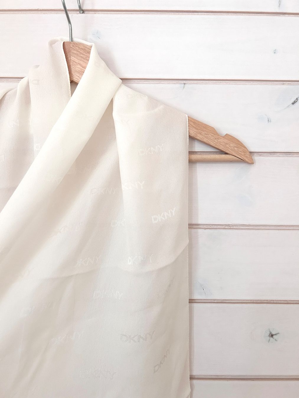 DKNY Foulard & Sciarpe: DKNY 100% Seide Foulard – Nuovo (secondo la descrizione) da Illnau venduto da Monkky 1
