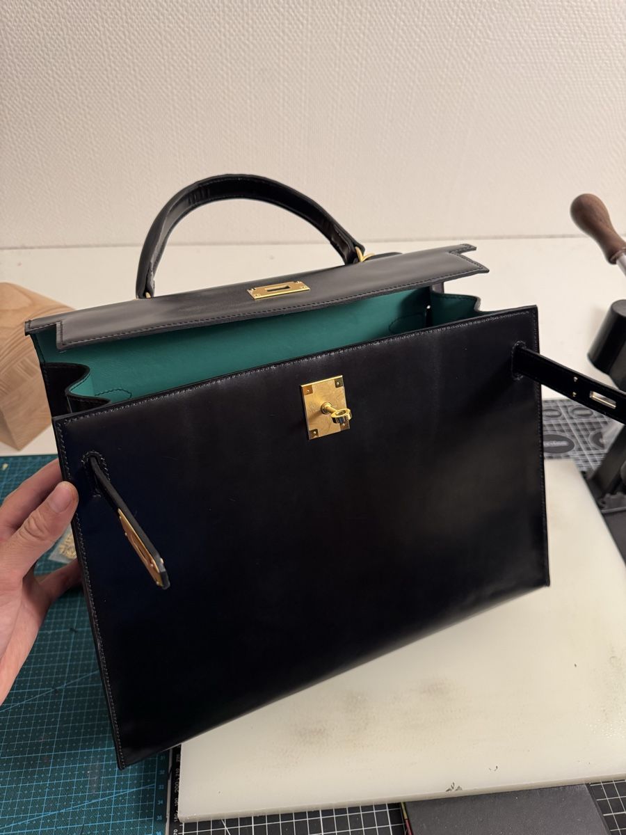 Borse da donna: Timeless Classic: Bag 35 Black Leather / hand made – Nuovo e nell'imballaggio originale da Veyras venduto da ValClasse 1