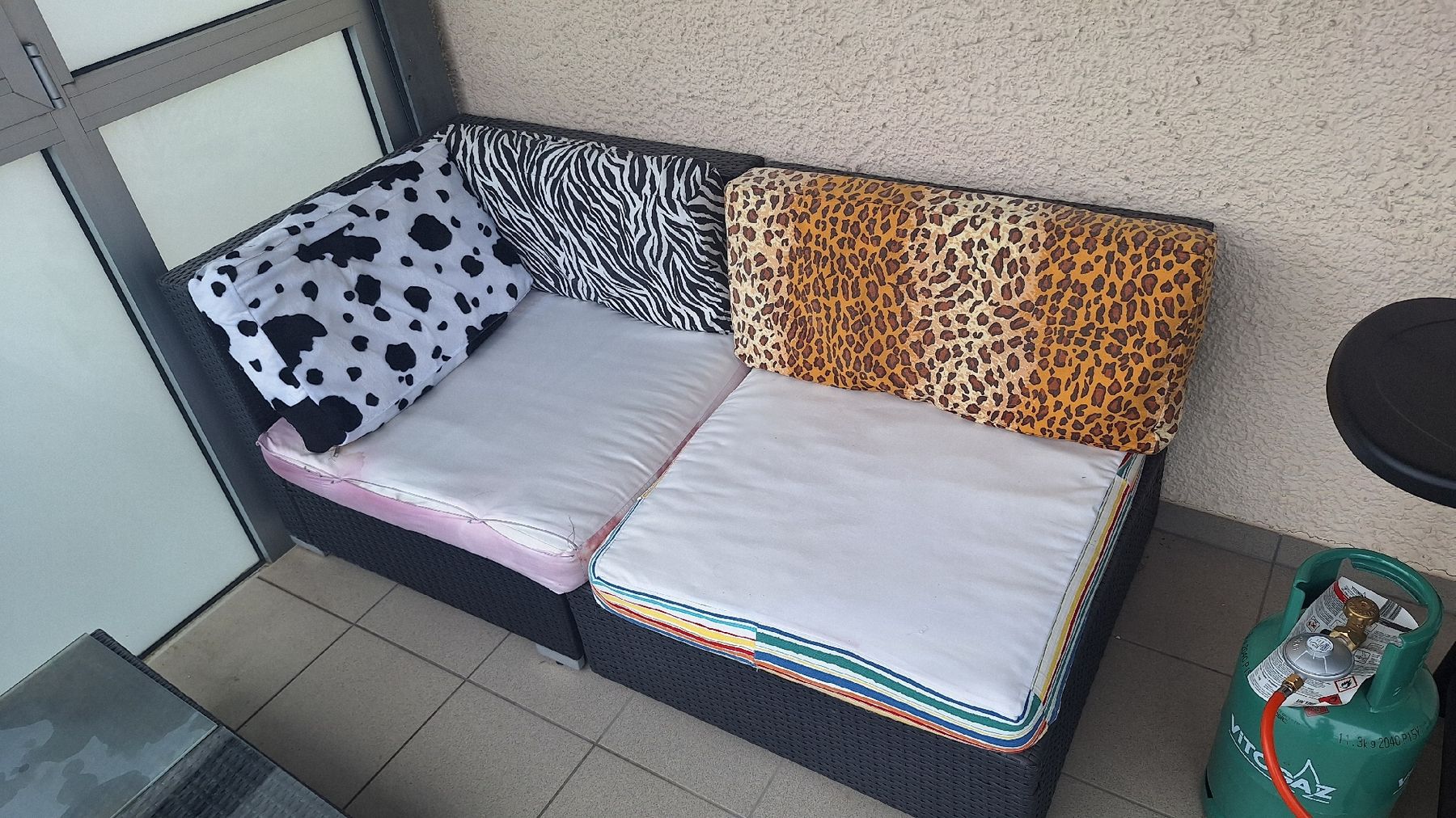 Set di tavolo e panche: Rathan Lounge – Usato da Wil SG venduto da mar_xy6r 5