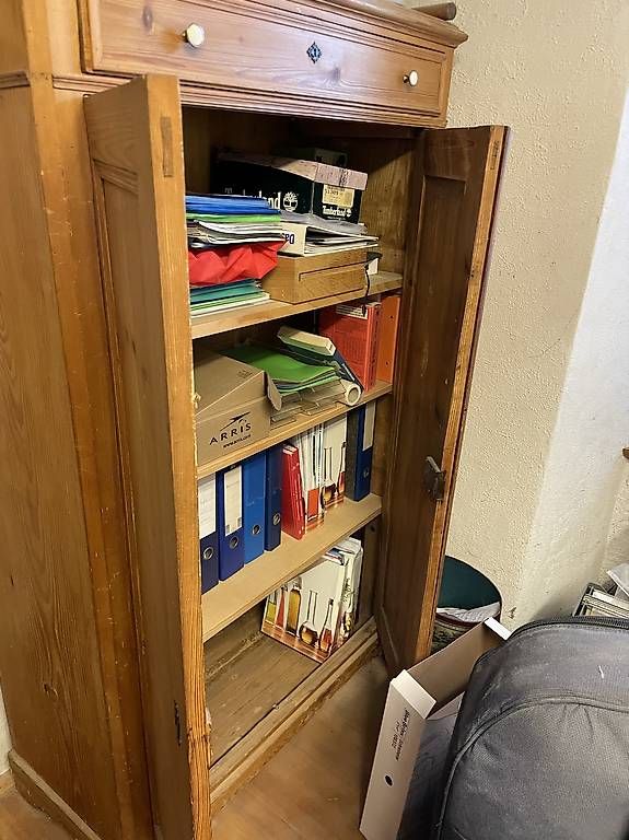 Armadi: Schrank, Kleiner Schrank – Usato da Lupsingen venduto da kurrrti 2