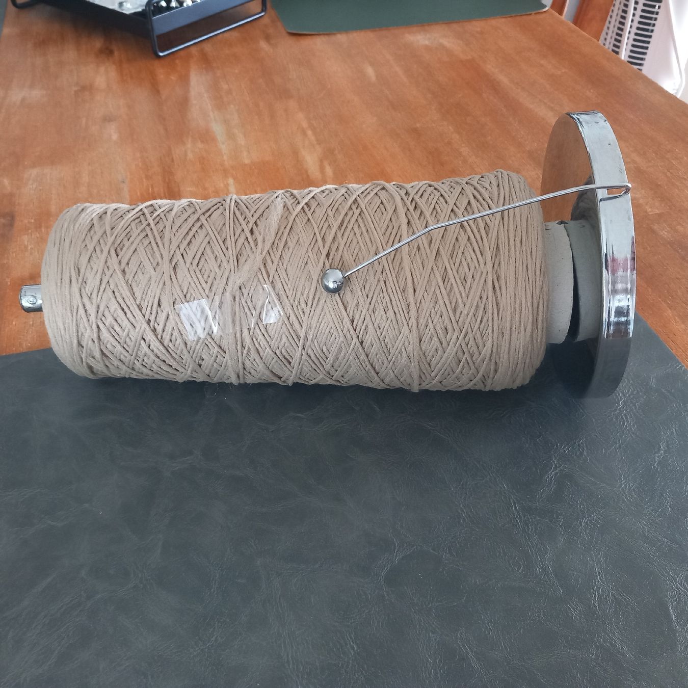 Lana: Grosse Garnspuhle mit Metallhalter – Usato da Aegerten venduto da gismolini 5