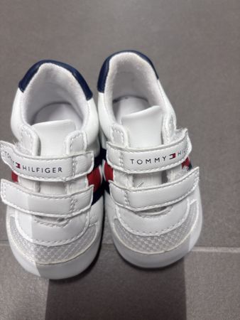 Tommy Hilfiger Babyschuhe, Grösse 18 Top Zustand!