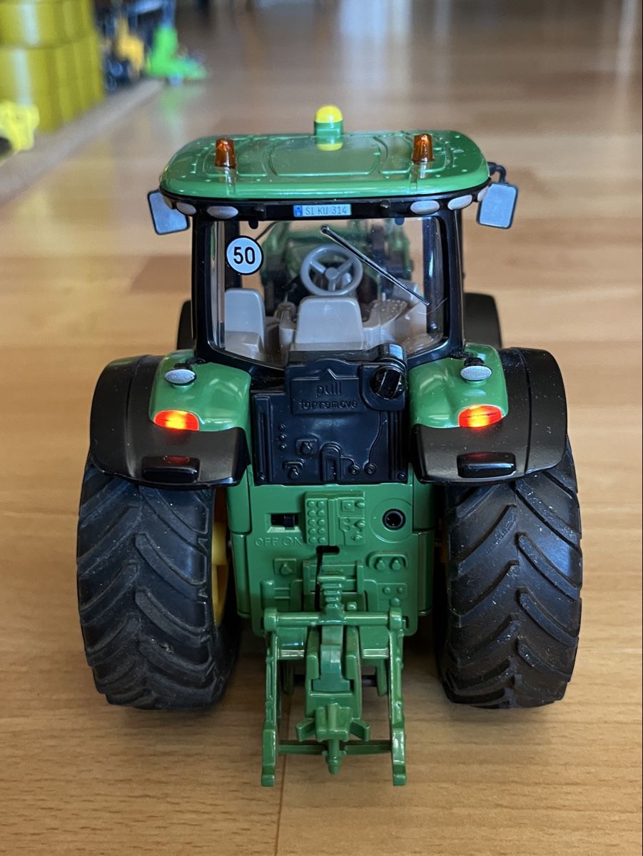 John Deere Tracteurs: Siku Control John Deere 7R mit Frontlader – Neuf (Voir description) à Montricher par Xenia111 2