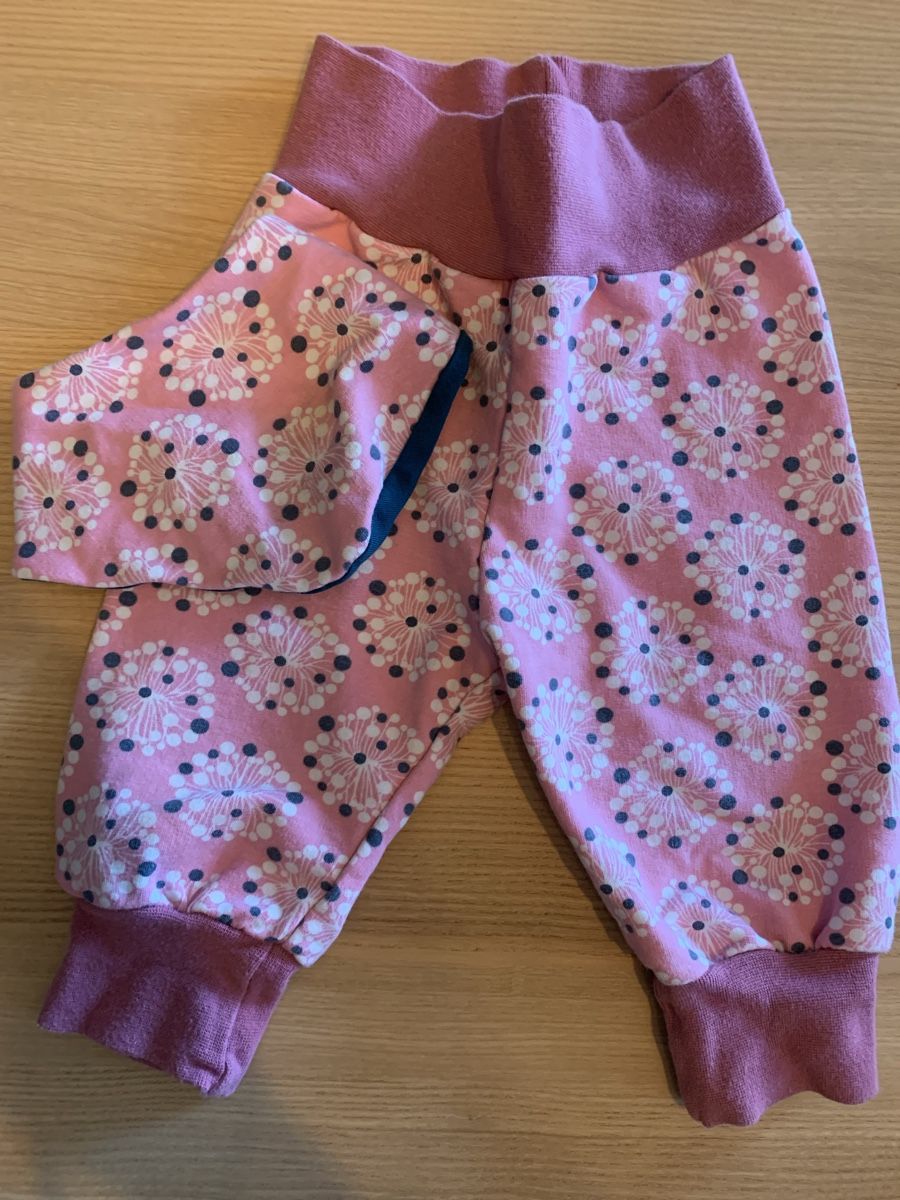 Kleiderpakete & -sets: Kinder Hosen 2er Set ca. Grösse 62/68 handmade – Gebraucht aus Unterägeri von Globi8634 2