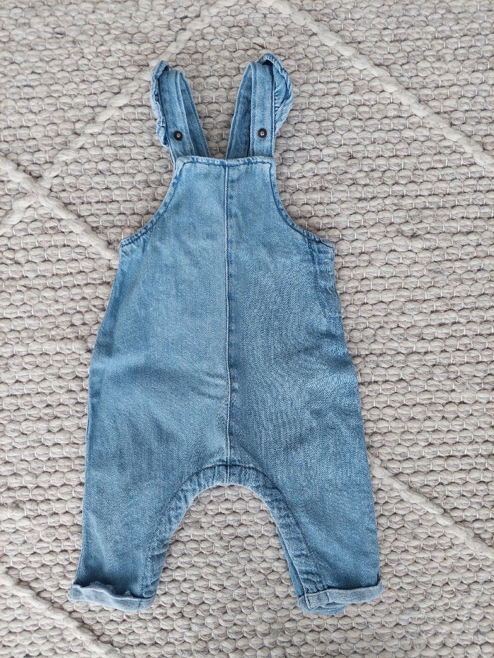 Lotti & Set di vestiti: Body & Latzhose Gr. 68 – Usato da Unterägeri venduto da del_x5dk 1