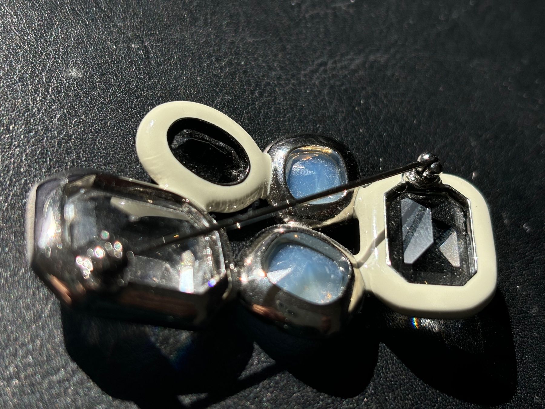 Swarovski Spille & Fermagli: Swarovski Brosche offene Kristalle – Nuovo (secondo la descrizione) da St. Gallen venduto da always-a-good-buy 3