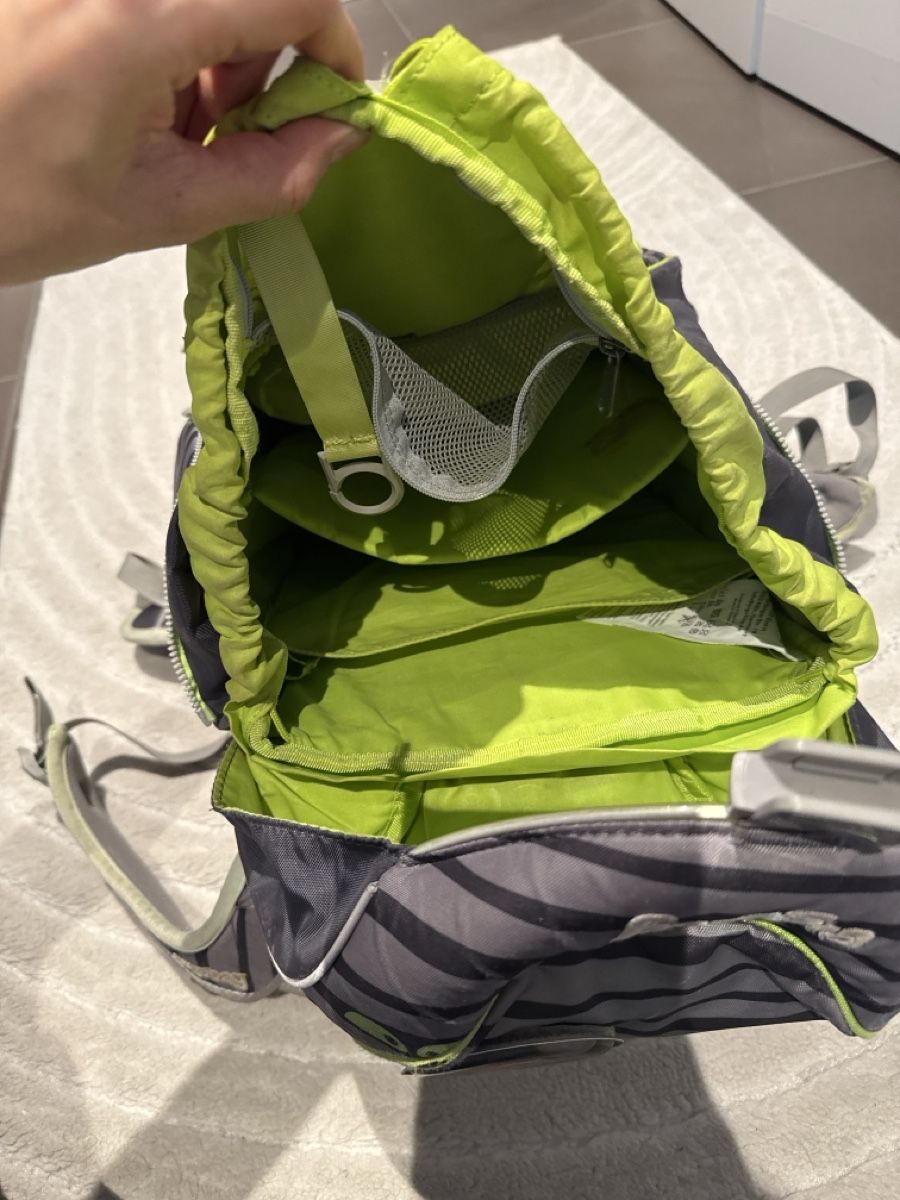 Ergobag Zaini: Sac d'école Ergobag, rayures gris et vert, en bon état – Usato da Hombrechtikon venduto da Limeandco 4