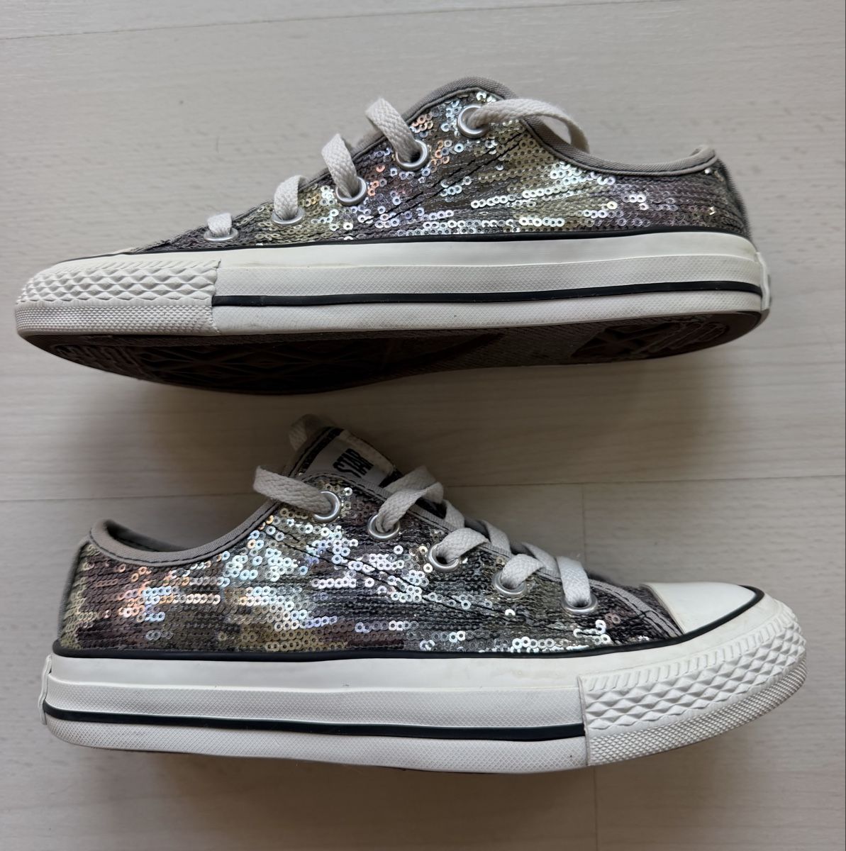 Converse Scarpe da donna: Baskets Converse Chuck Taylor sequins taille 36.5 gris – Nuovo (secondo la descrizione) da Monthey venduto da Ben1 2