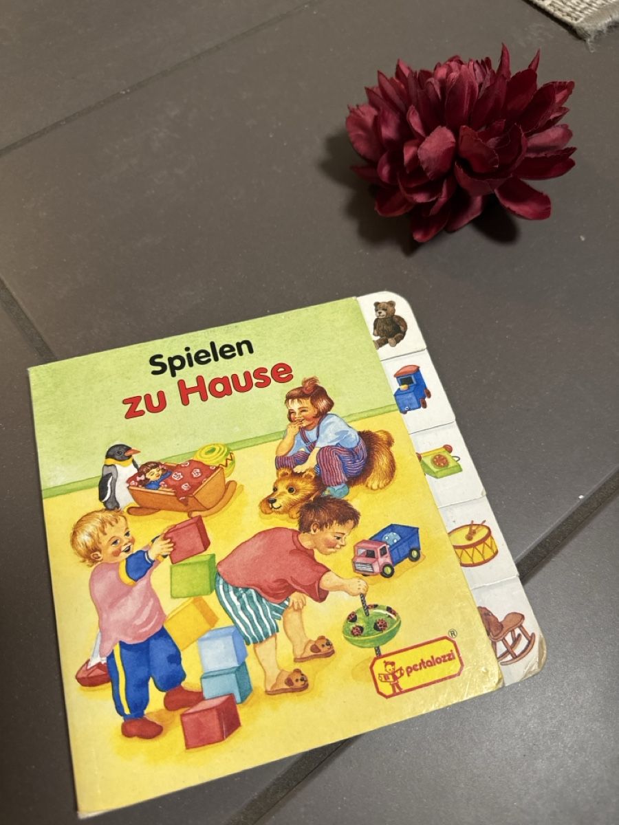 Libri: Kinderbuch Spielen zu Hause – Usato da Zürich venduto da Belisimo