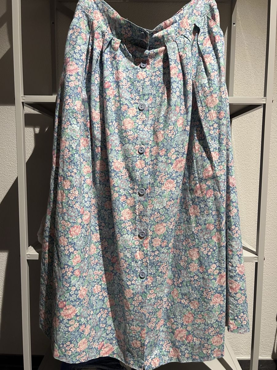 Jupes: Vintage Rockabilly Tellerrock, Blumenmuster – D'occasion à Kleinandelfingen par Doratschikov 2