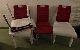Elegante Esszimmerstühle in Rot – 12 CHF pro Stück