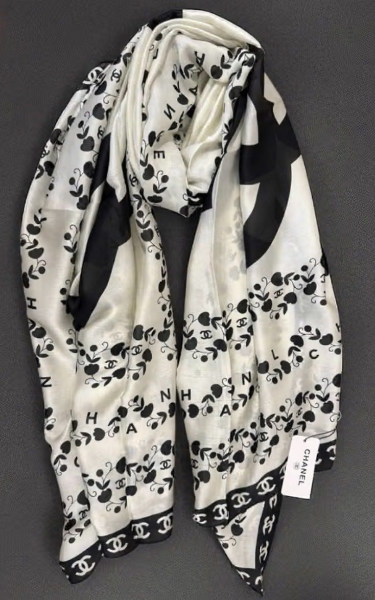 Foulard & Sciarpe: Seidenschal – Usato da Wattwil venduto da BL0NDA