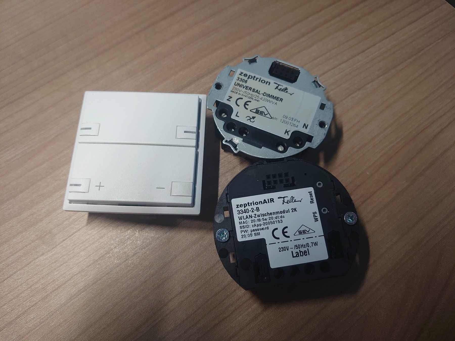 Feller Interruttori: Feller Zeptrion Universal Dimmer mit Zeptrion AIR – Usato da Hochdorf venduto da 8-40123- 1