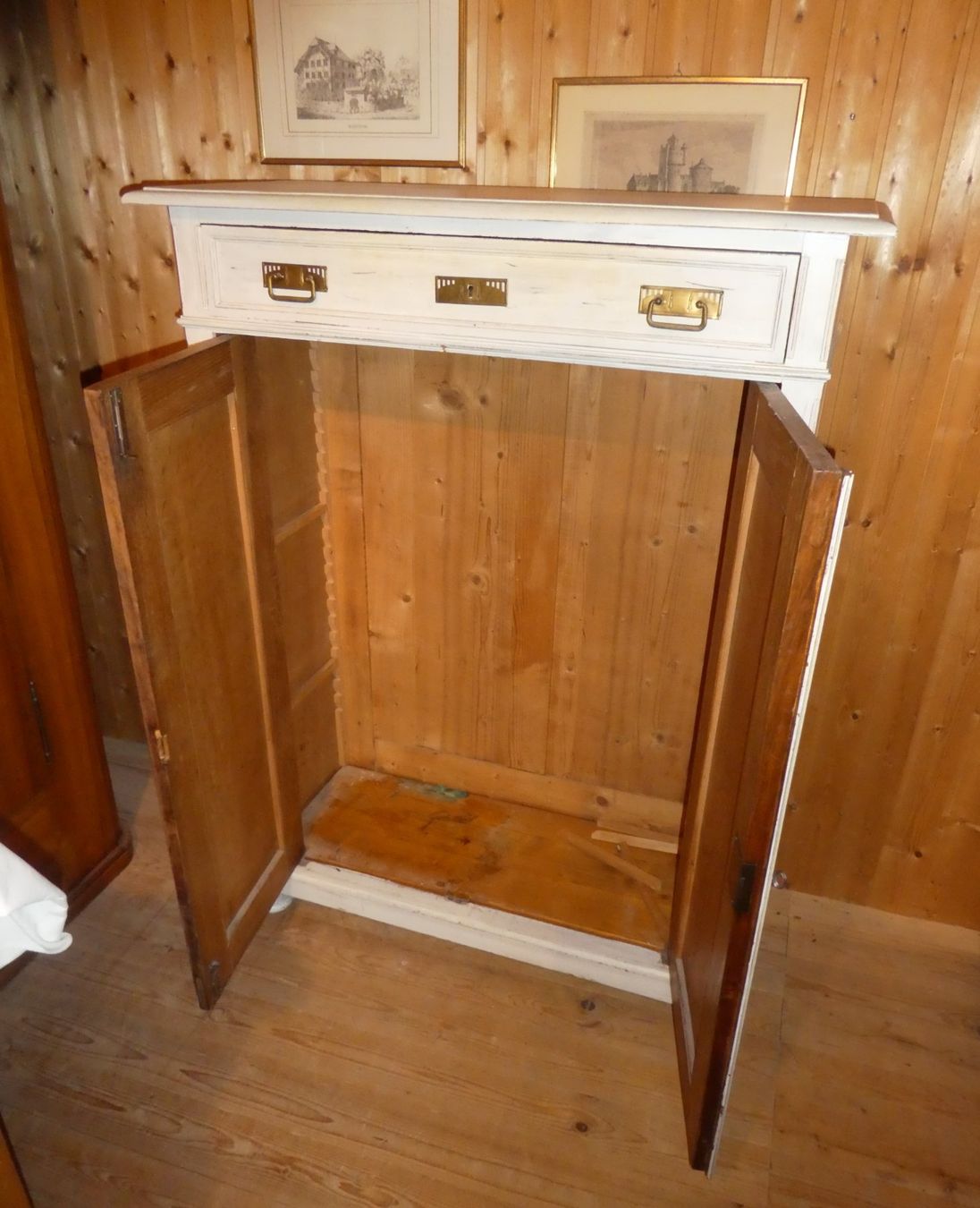 Armadi: shabby chic Schränkli – Usato da stans venduto da huezer 2