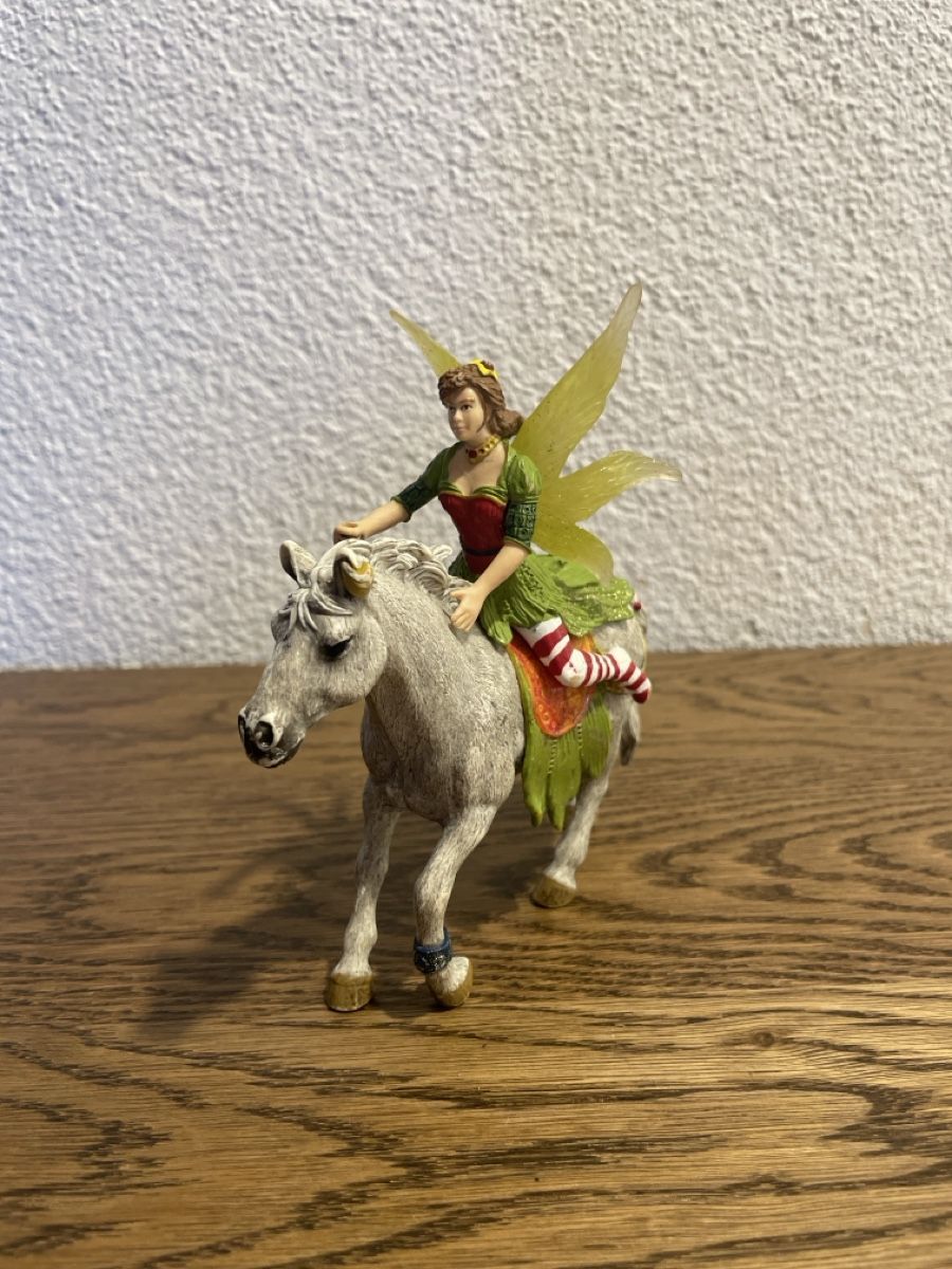 Schleich Statuette: Schleich Fee auf Pferd guter Zustand – Nuovo (secondo la descrizione) da Lyss venduto da Vandy19