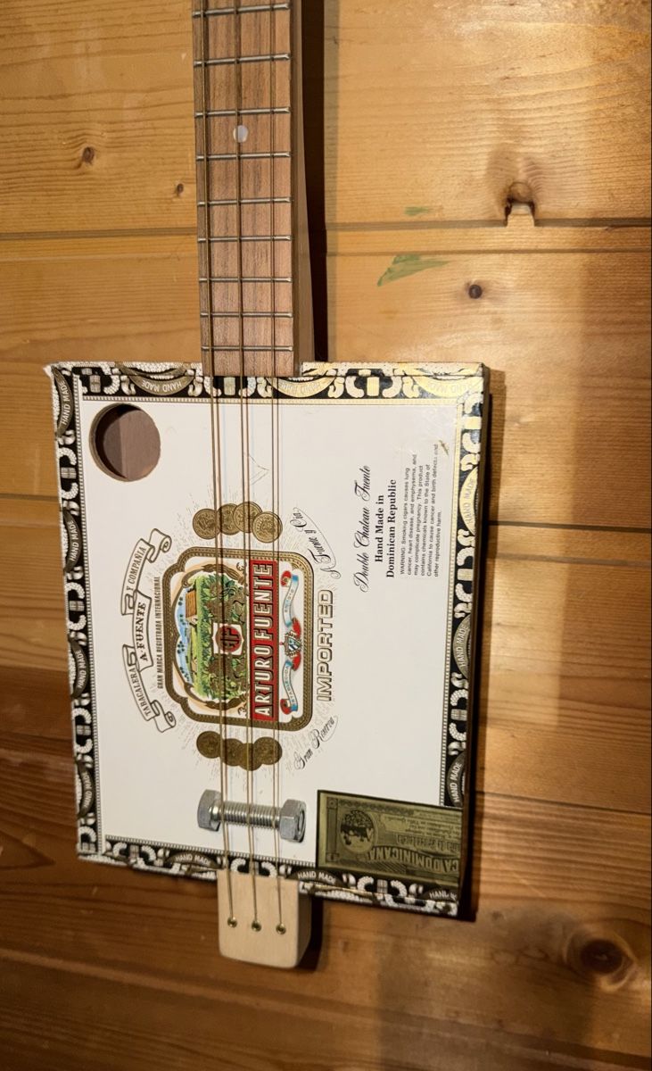 Musikinstrumente: Cigar Box Guitar - Wegmann Guitars – Gebraucht aus fey von Caductilometre 2